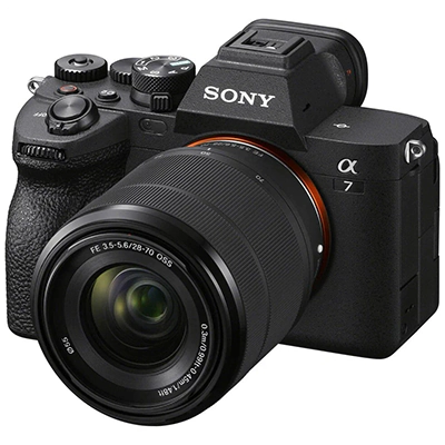 Sony Alpha 7 IV слева